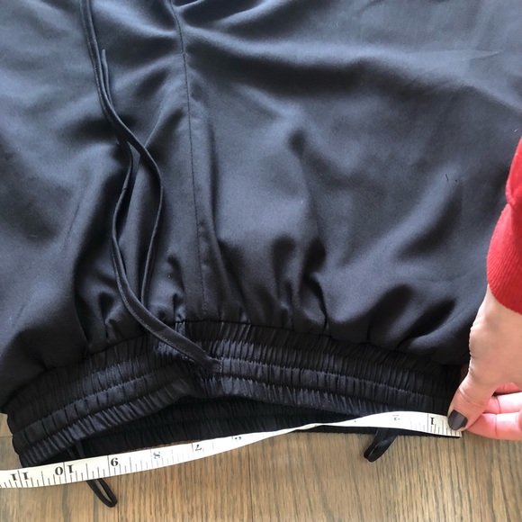 Black elastic flowy pants - Picture 3 of 5